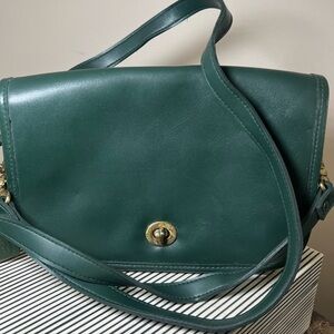 Vintage Women’s Elegant Classic Hunter Green Crossbody Bag